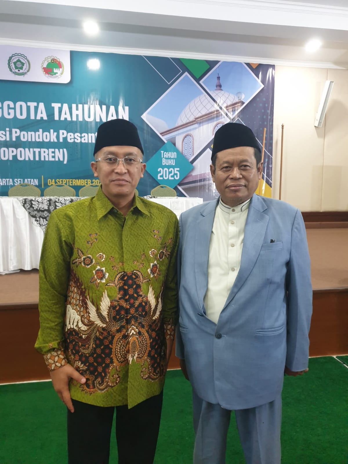 Ketua Umum INKOPONTREN bersama Pengurus